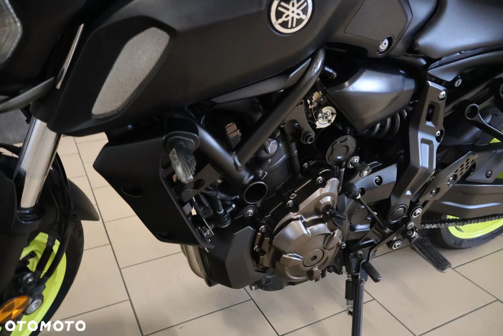 Yamaha MT - 24