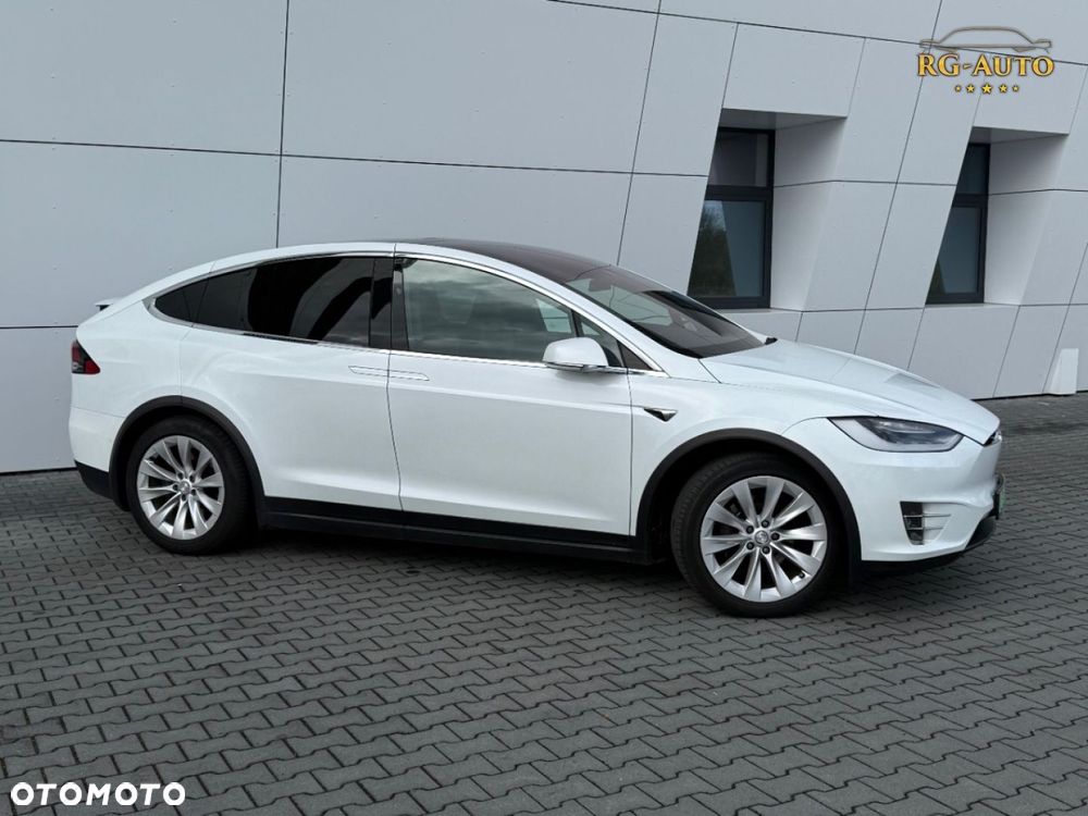 Tesla Model X - 8