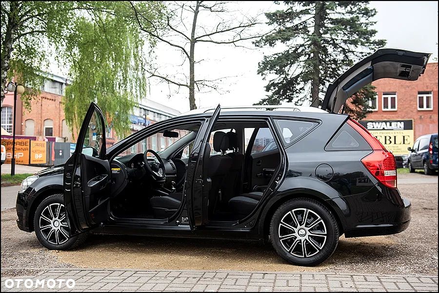 Kia Ceed - 11
