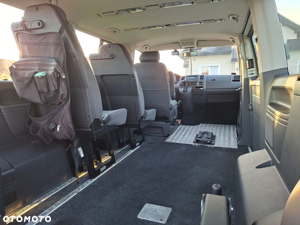 Volkswagen Caravelle - 11
