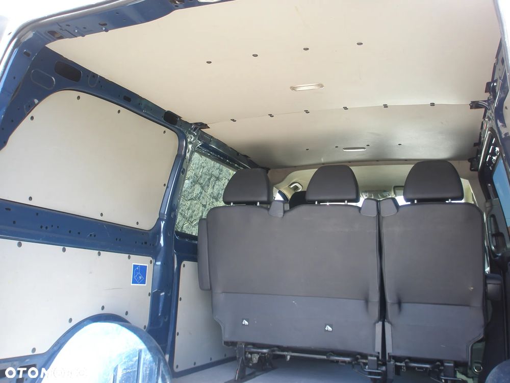 Mercedes-Benz Vito Renault Trafic - 7