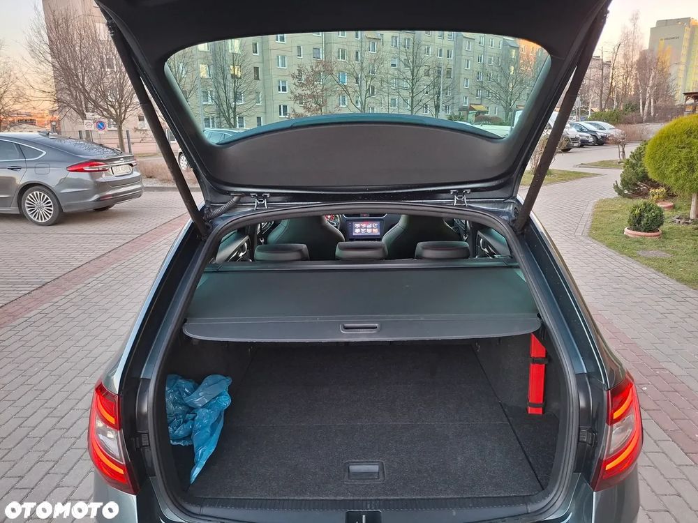 Skoda Octavia 2.0 TDI 4x4 DSG RS - 37