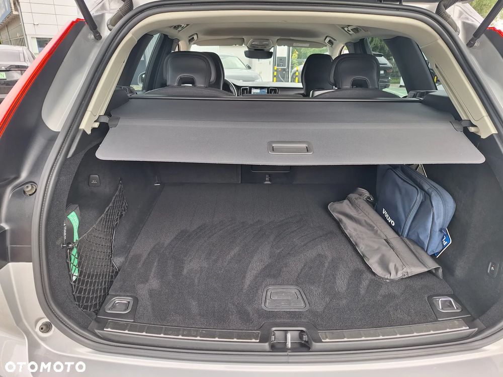 Volvo XC 60 B4 D Momentum - 21
