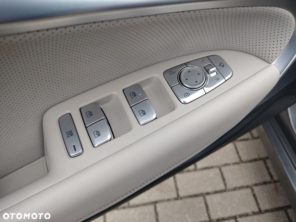 Genesis G70 2.0T Plus RWD 8AT Sport - 17