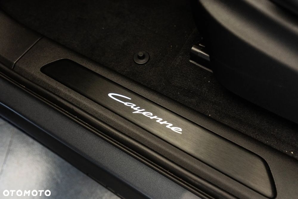 Porsche Cayenne E-Hybrid PHEV Black Edition - 35