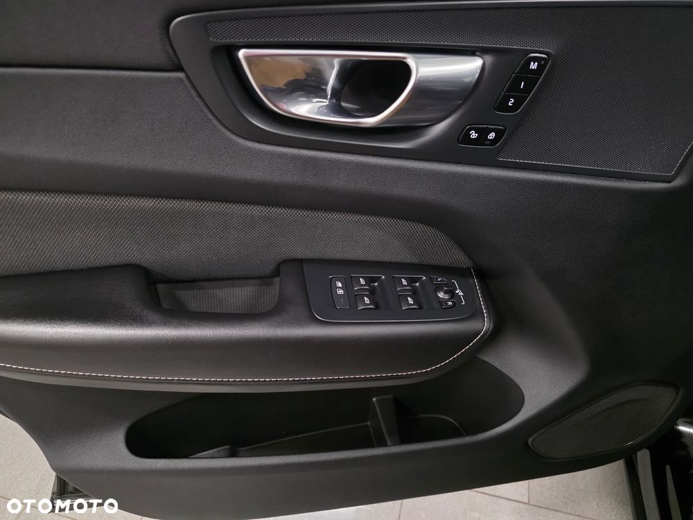 Volvo XC 60 B4 D AWD Inscription - 24
