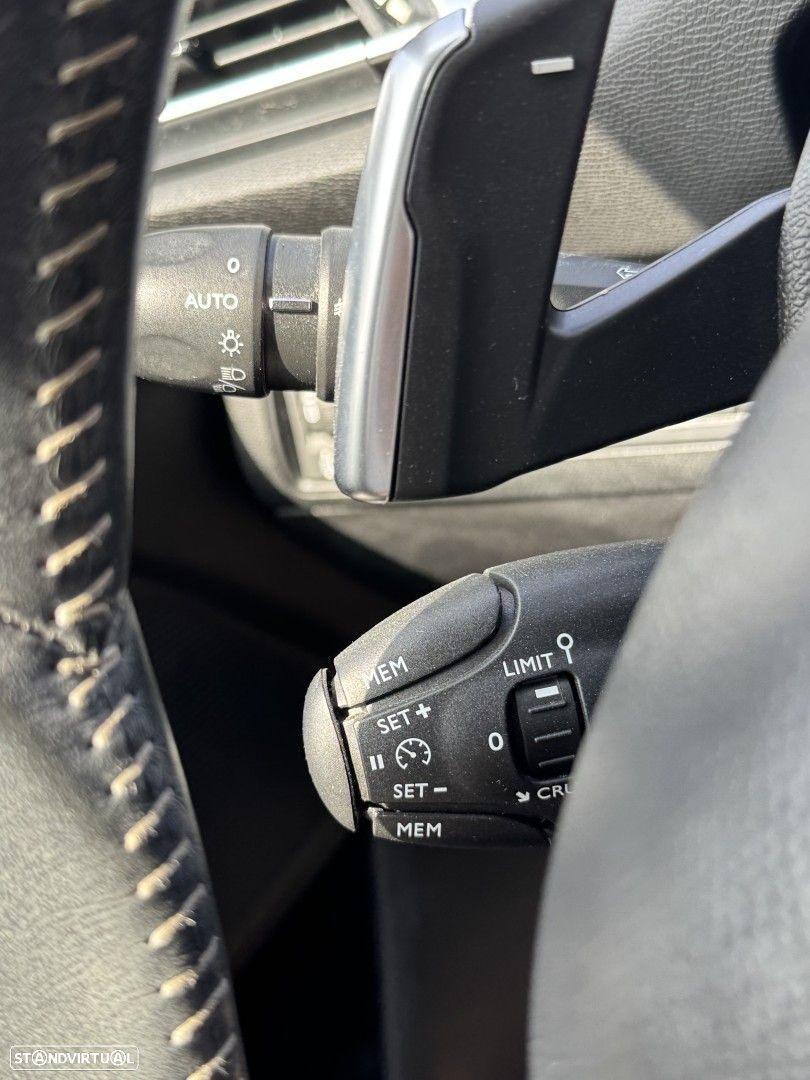 Peugeot 308 SW 1.2 PureTech Allure Full LED EAT8 - 30
