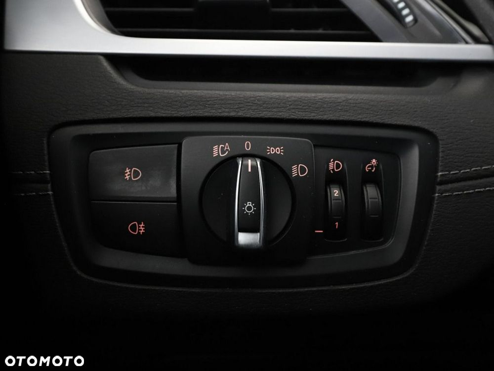 BMW X1 sDrive18d xLine - 34
