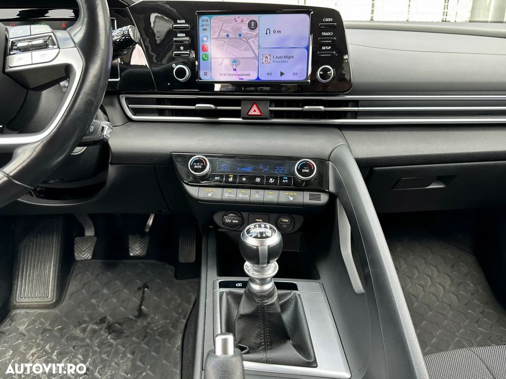 Hyundai Elantra 1.6 l 123 CP 6MT Highway - 17