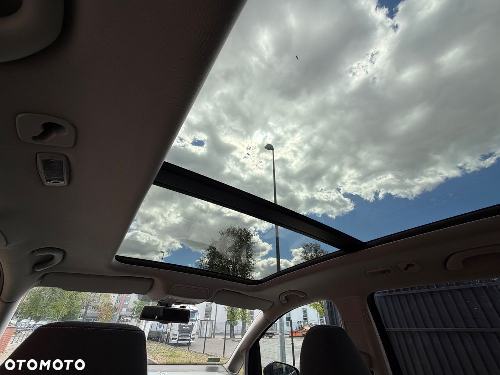 Volkswagen Touran 2.0 TDI DPF BlueMotion Technology MATCH - 11
