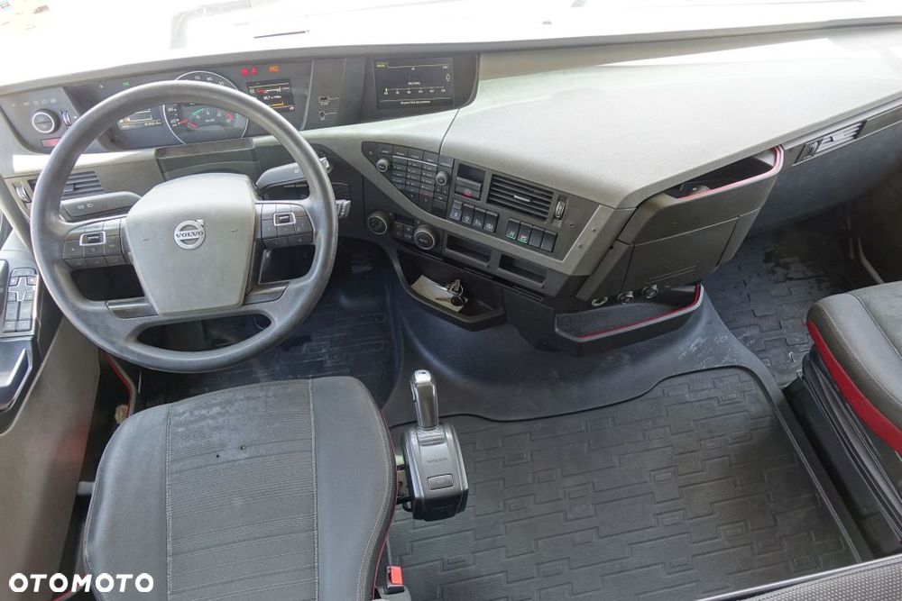 Volvo FH 500 GLOBETROTTER / EURO 6 / STANDARD / AUTOMAT / KLIMATYZACJA POSTOJOWA / LODÓWKA - 22