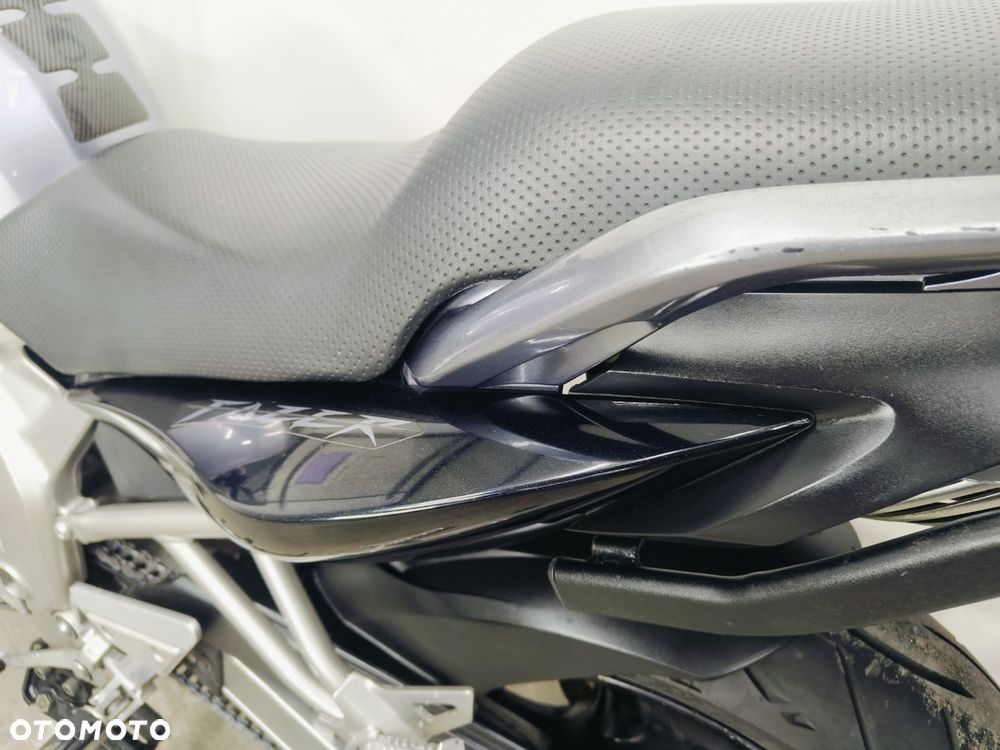 Yamaha FZS - 28