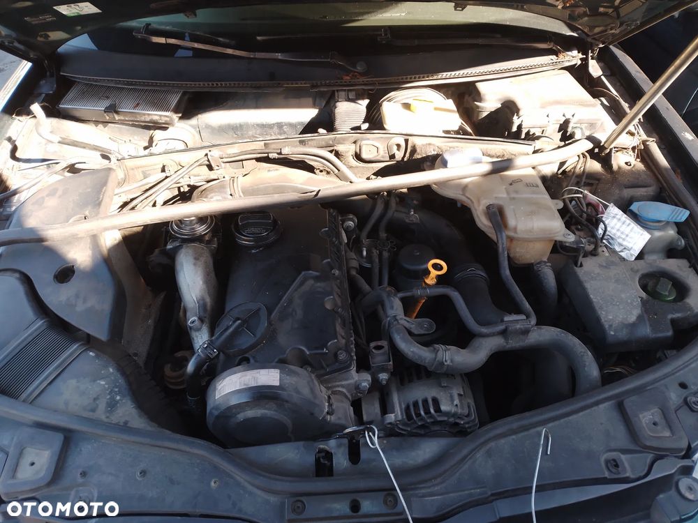 VOLKSWAGEN PASSAT B5 1.9 TDI LIFT 00 - 05 AWX   BELKA ZAWIESZENIA TYŁ - 15