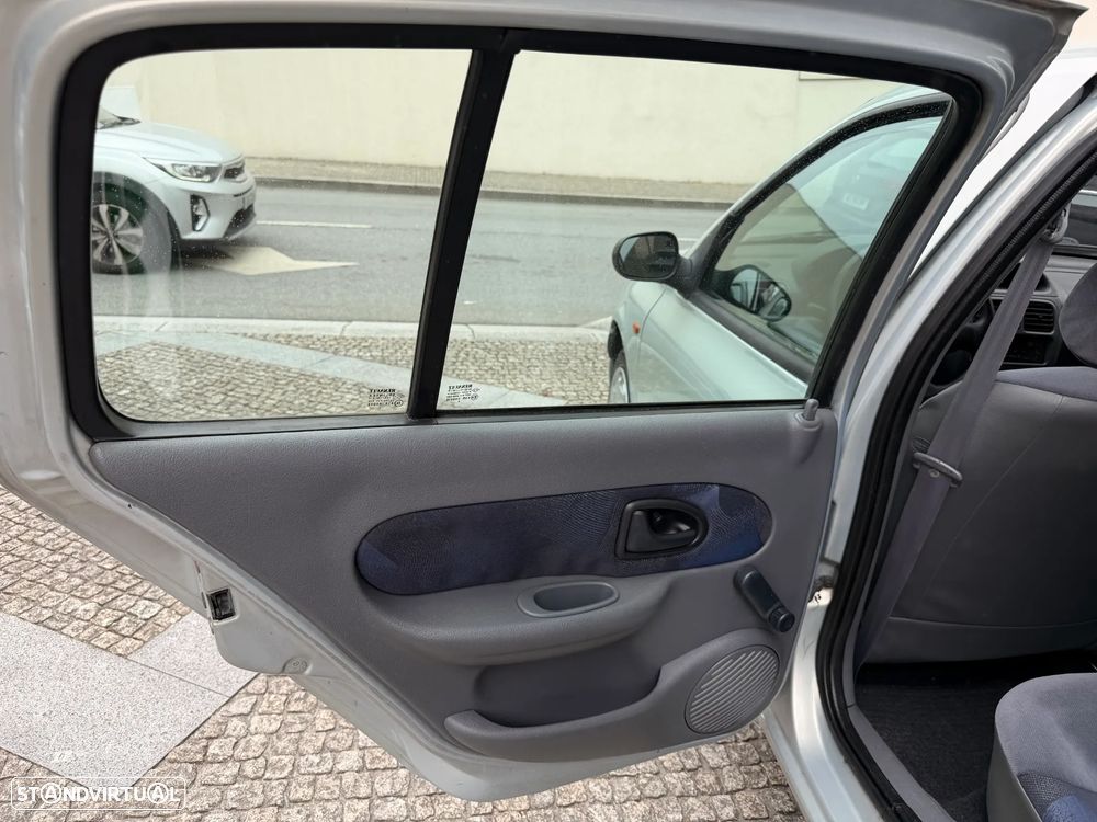 Renault Clio 1.2 16V Extreme - 13