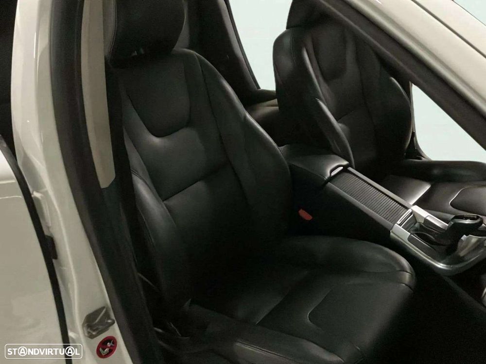 Volvo XC 60 2.0 D4 Momentum Plus Geartronic - 13