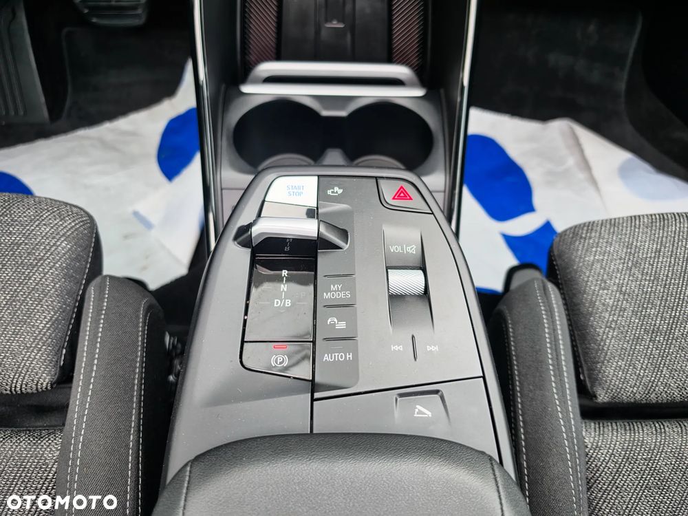 BMW iX1 eDrive20 66.5kWh xLine - 28