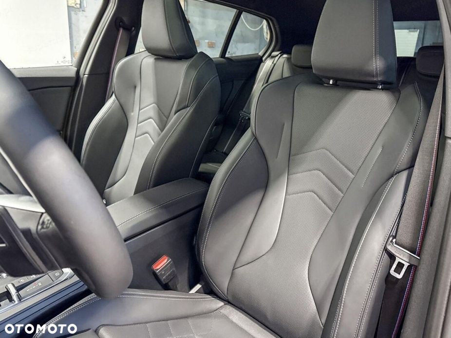 BMW Seria 1 120 mHEV - 10