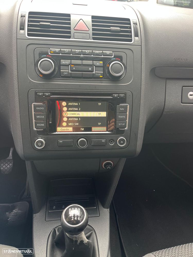 VW Touran 2.0 TDI DPF Comfortline - 6