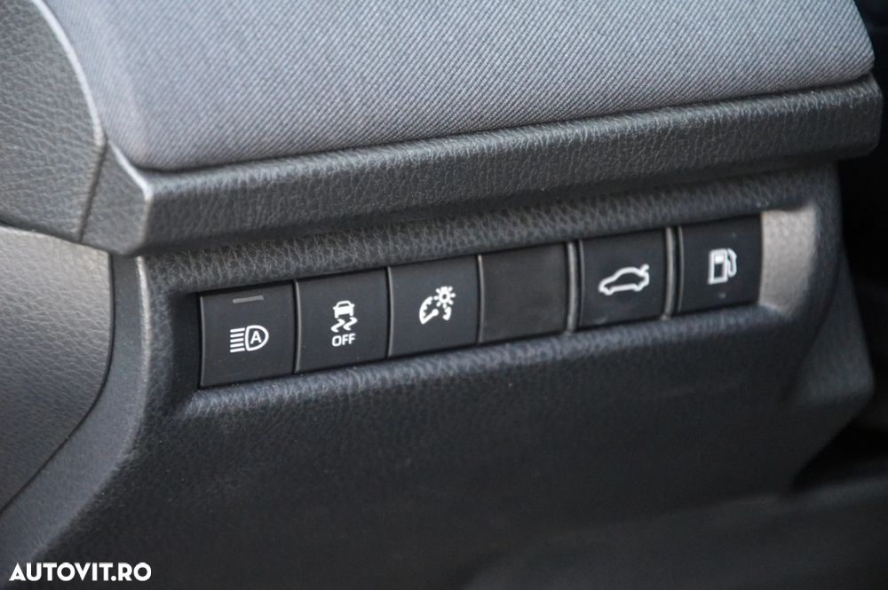 Toyota Camry Business Edition - 32