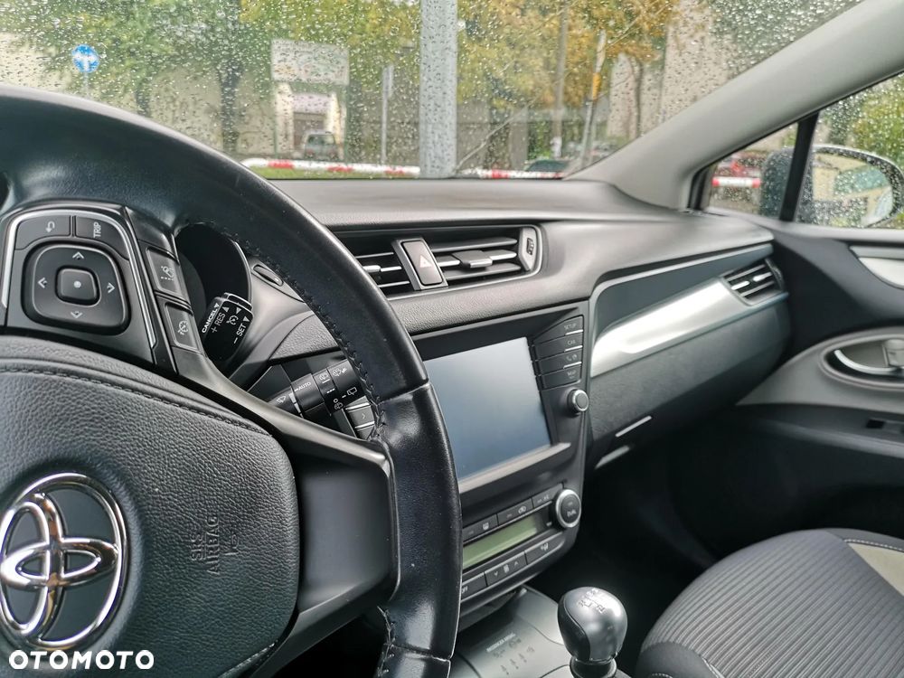 Toyota Avensis 2.0 D-4D Premium - 6