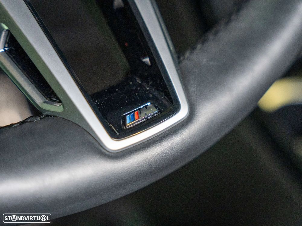 BMW iX1 eDrive20 Pack Desportivo M - 10