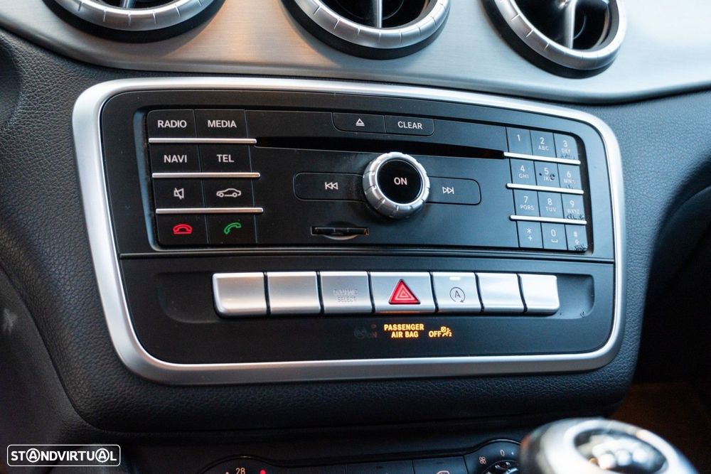 Mercedes-Benz CLA 180 d Shooting Brake AMG Line - 31