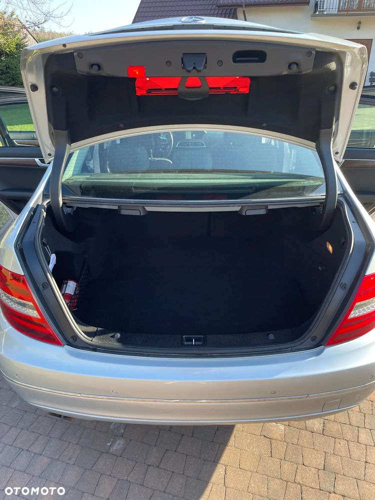 Mercedes-Benz Klasa C 180 CGI Automatik BlueEFFICIENCY Elegance - 7