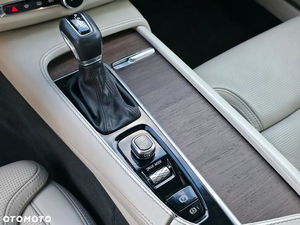Volvo S90 B5 D AWD Inscription - 34