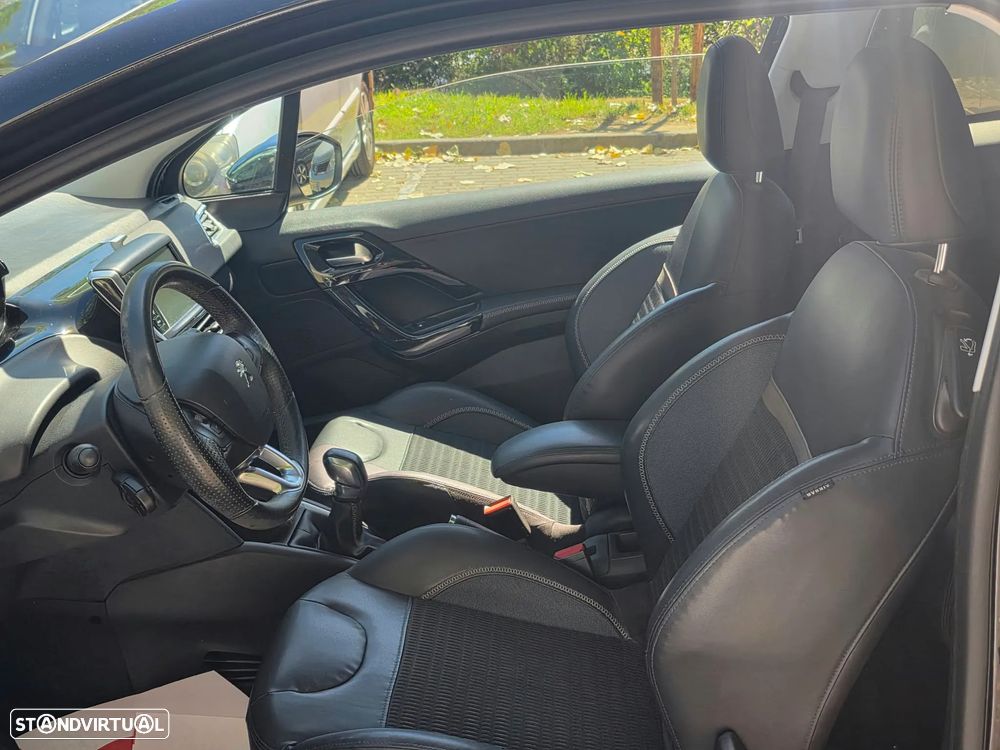 Peugeot 208 2012 photo 4