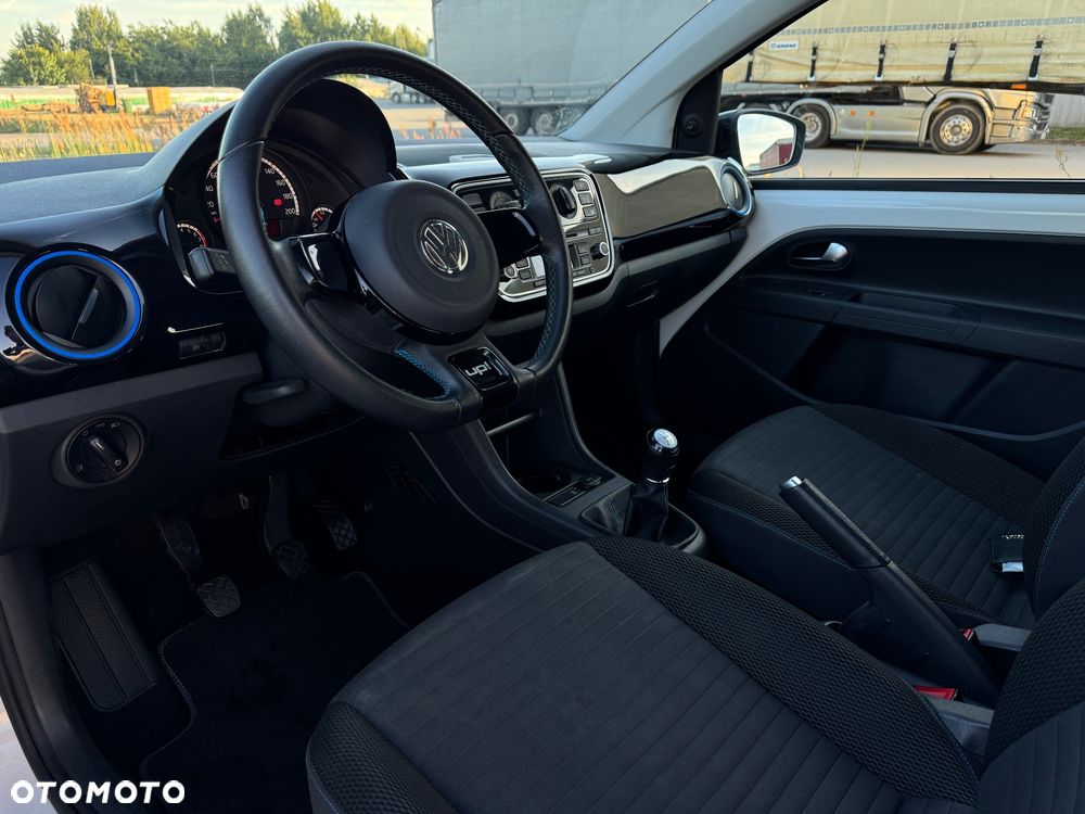 Volkswagen up! R-Line - 11