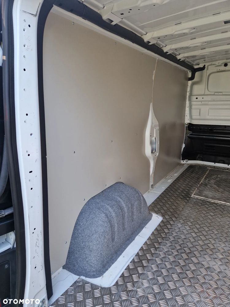 Renault Trafic - 25