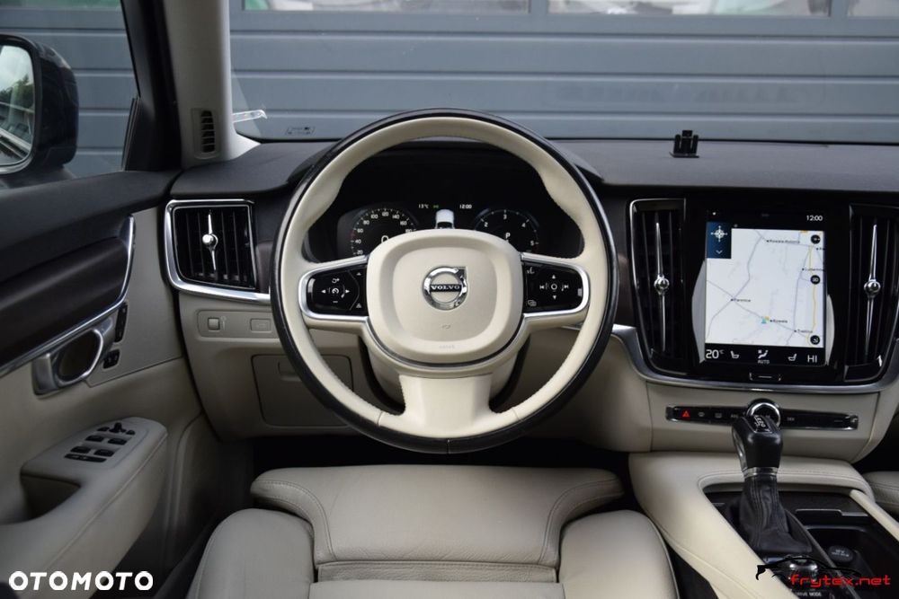 Volvo V90 Cross Country - 28