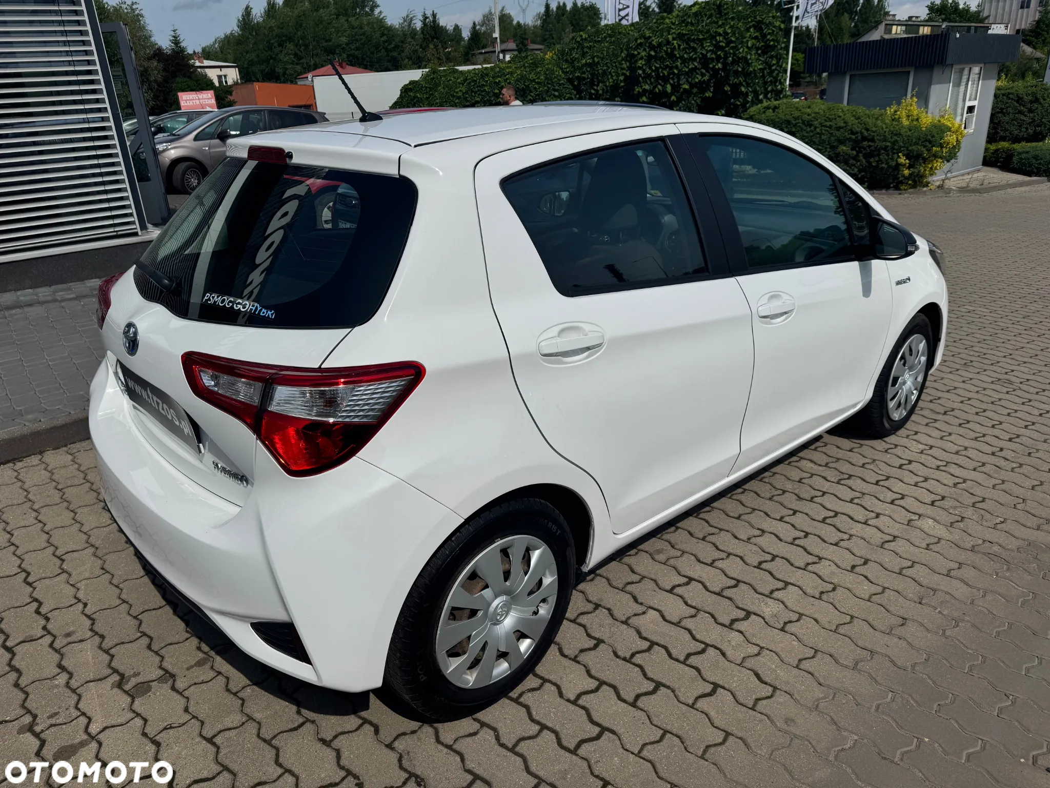 Toyota Yaris Hybrid 100 Active - 4