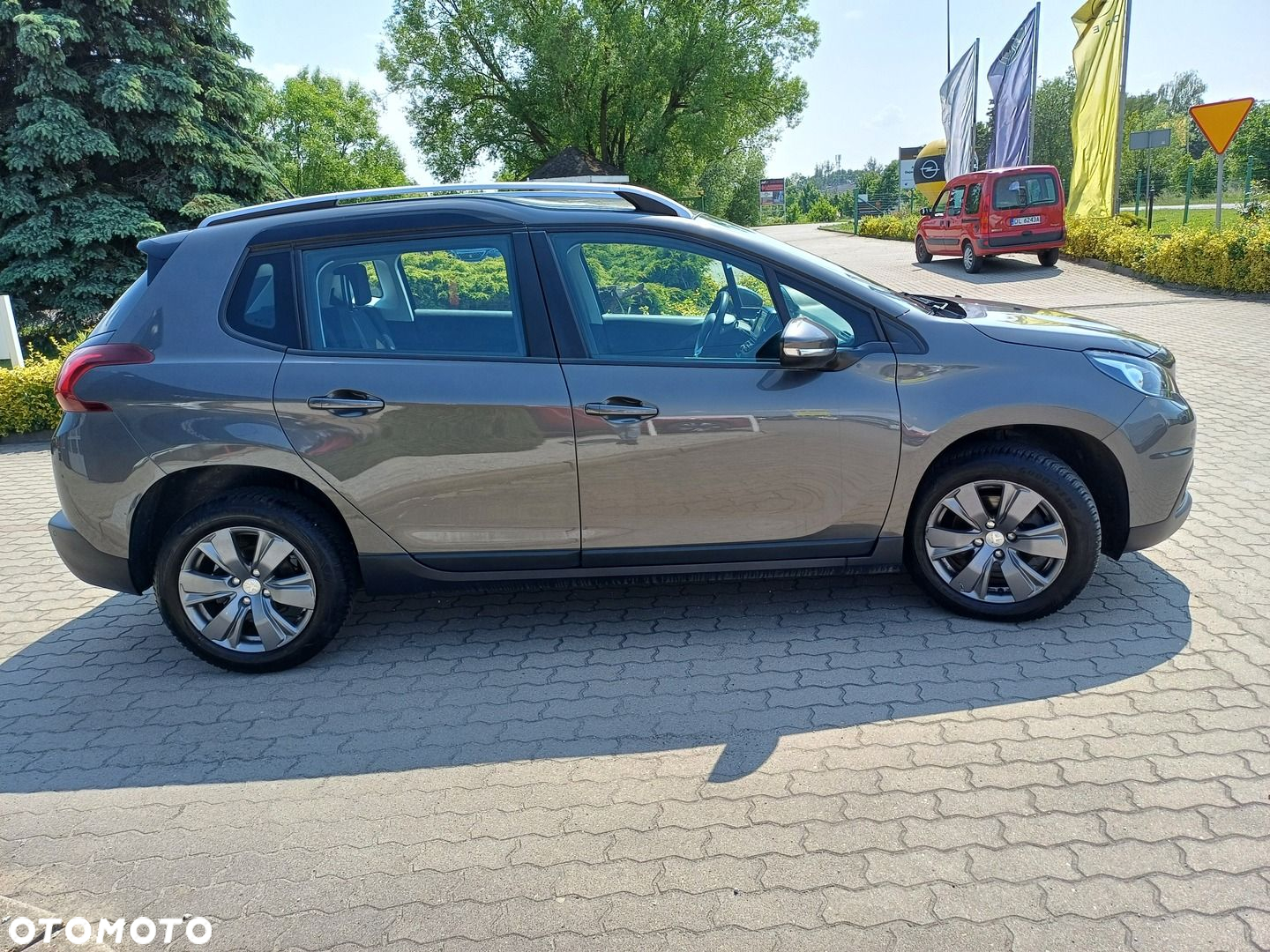 Peugeot 2008 1.2 Pure Tech Active S&S EAT6 - 8