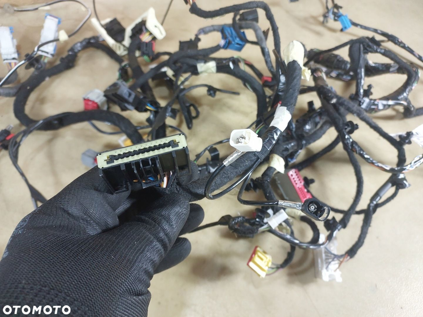 FOCUS MK3 WIĄZKA KONOLI NA RADIO SONY BV6T14401LNA - 5