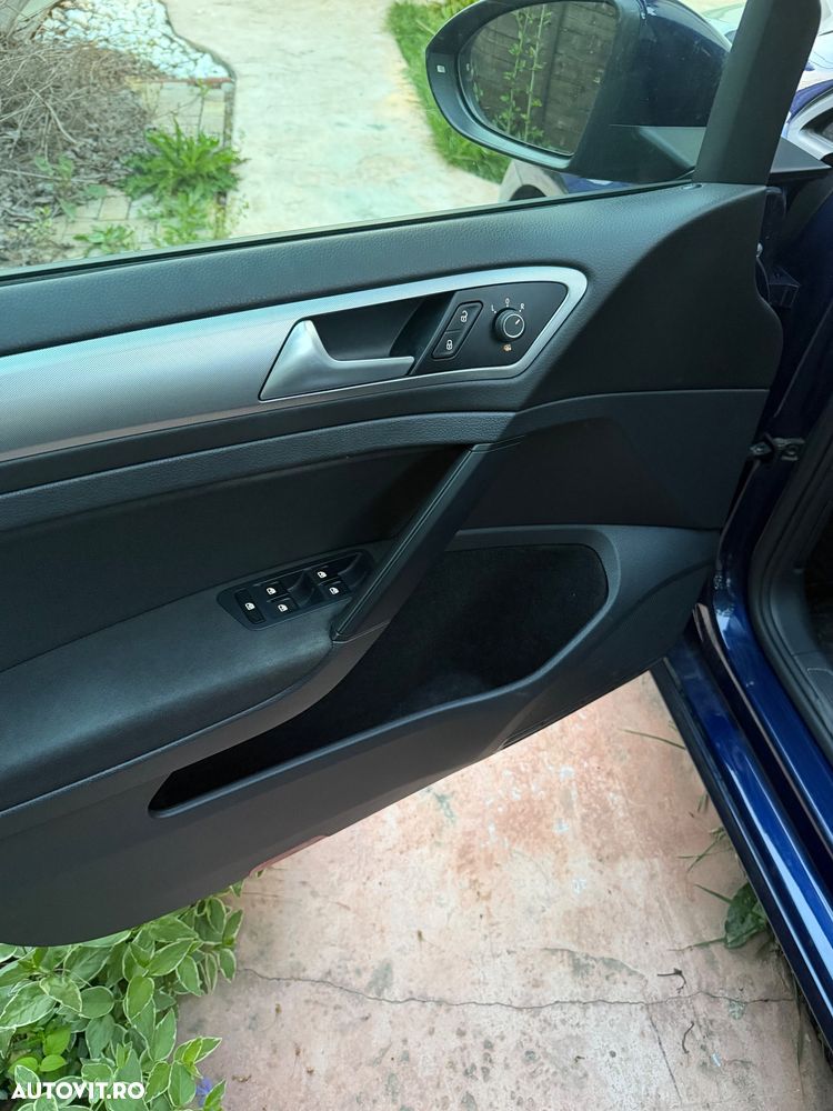 Volkswagen Golf - 10