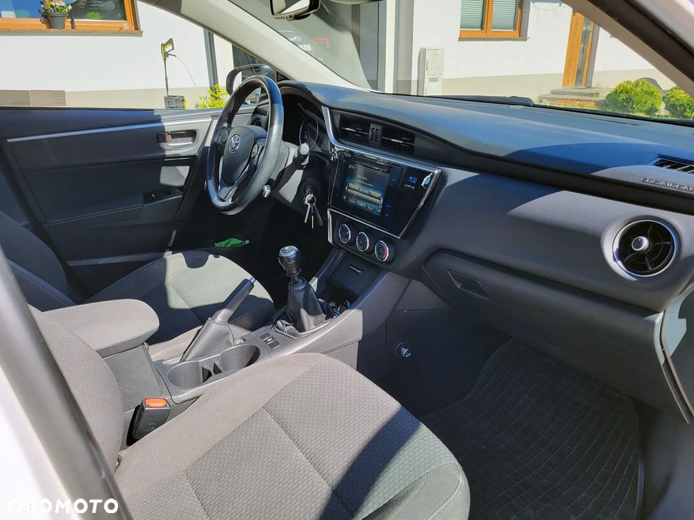 Toyota Corolla 1.6 Classic Plus - 13