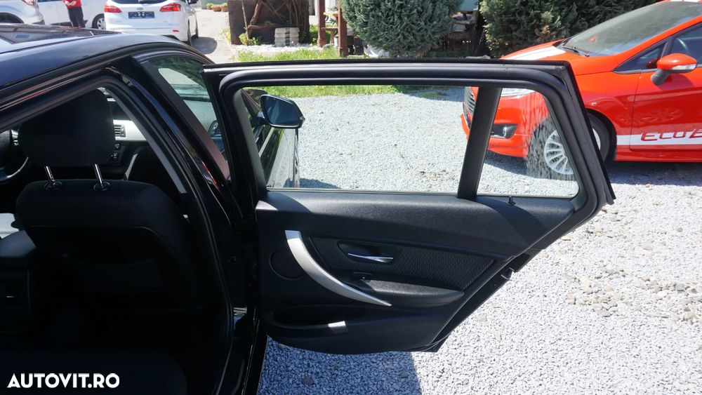 BMW Seria 3 318d Aut. Blue Performance - 12