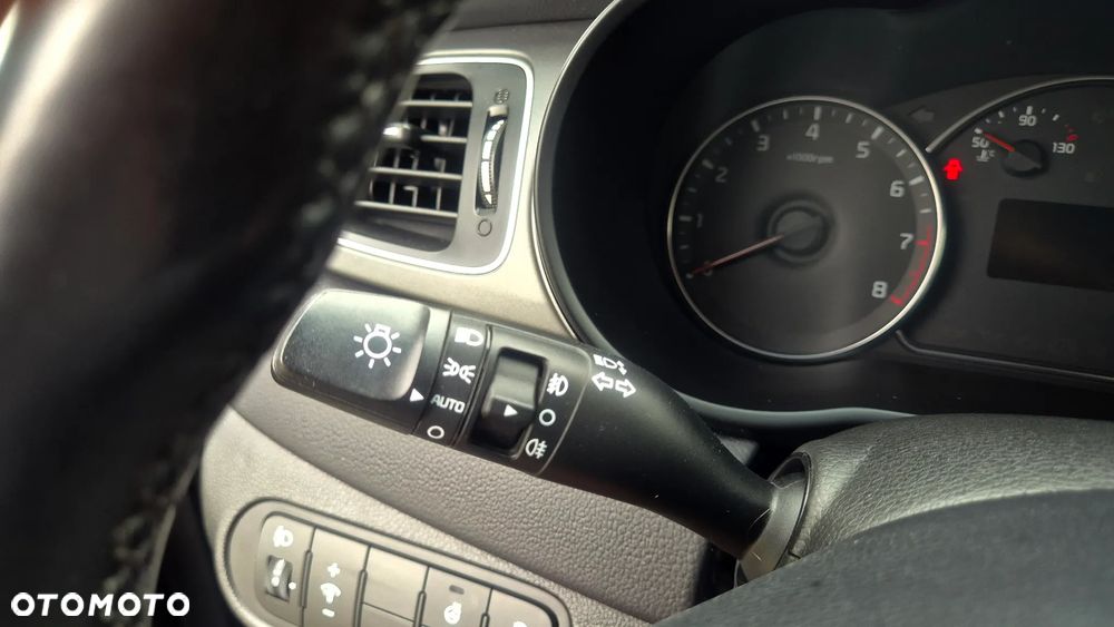 Kia Carens 1.6 GDI Dream Team Edition - 27