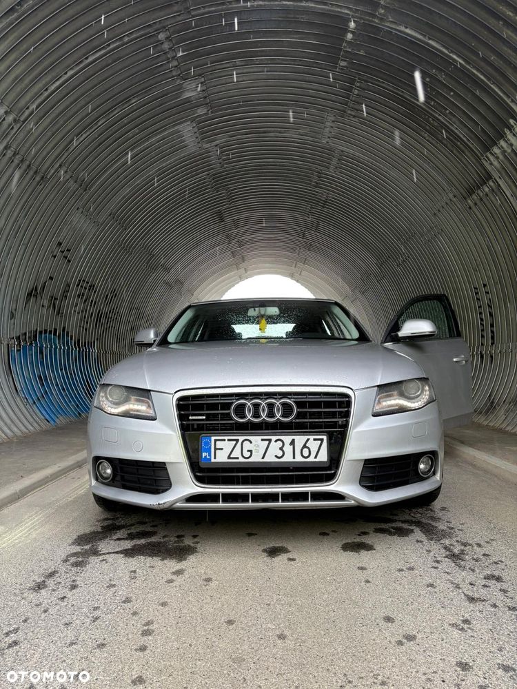 Audi A4 Limousine - 4