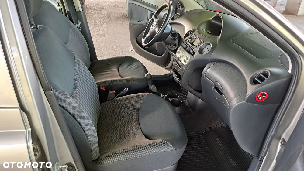 Toyota Yaris 1.0 Luna A/C - 19