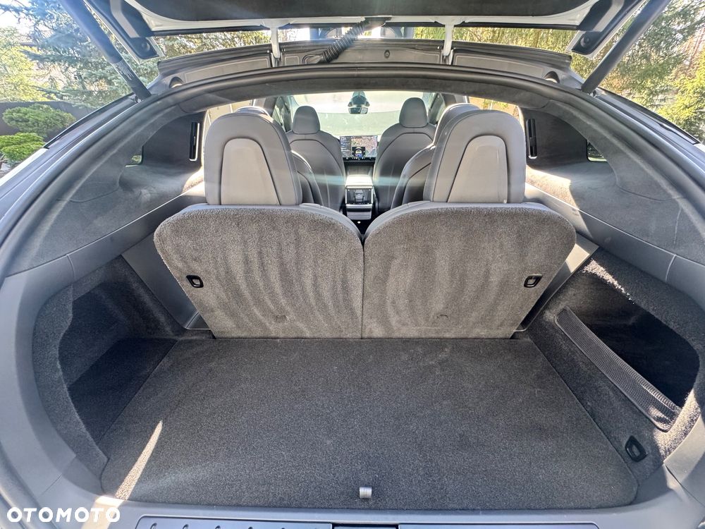 Tesla Model X - 12