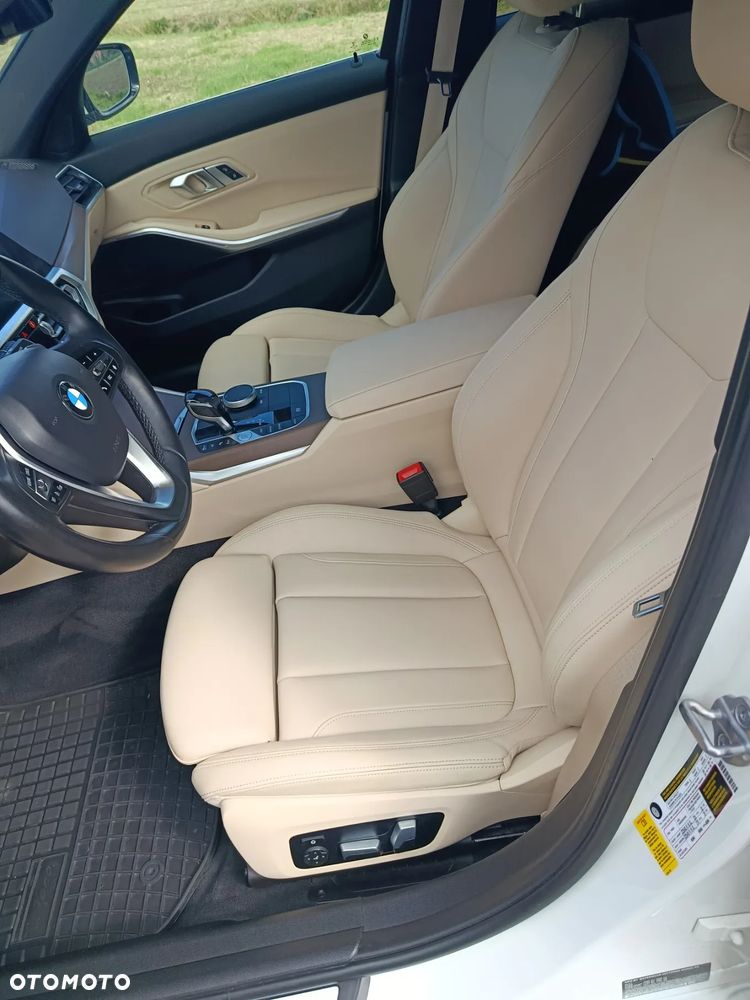 BMW Seria 3 330i Sport Line - 11