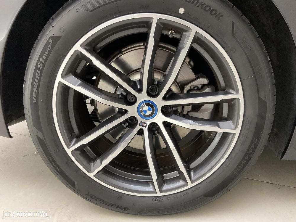 BMW 530 e Pack Desportivo M - 13