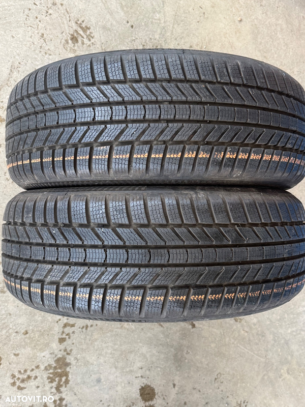 Vând 2 anvelope 215/50/18 continental de iarnă ca noi