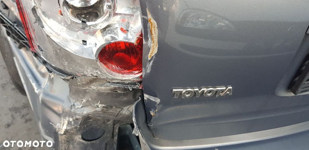 TOYOTA AVENSIS T25 KOMBI KLAPA TYŁ - 2