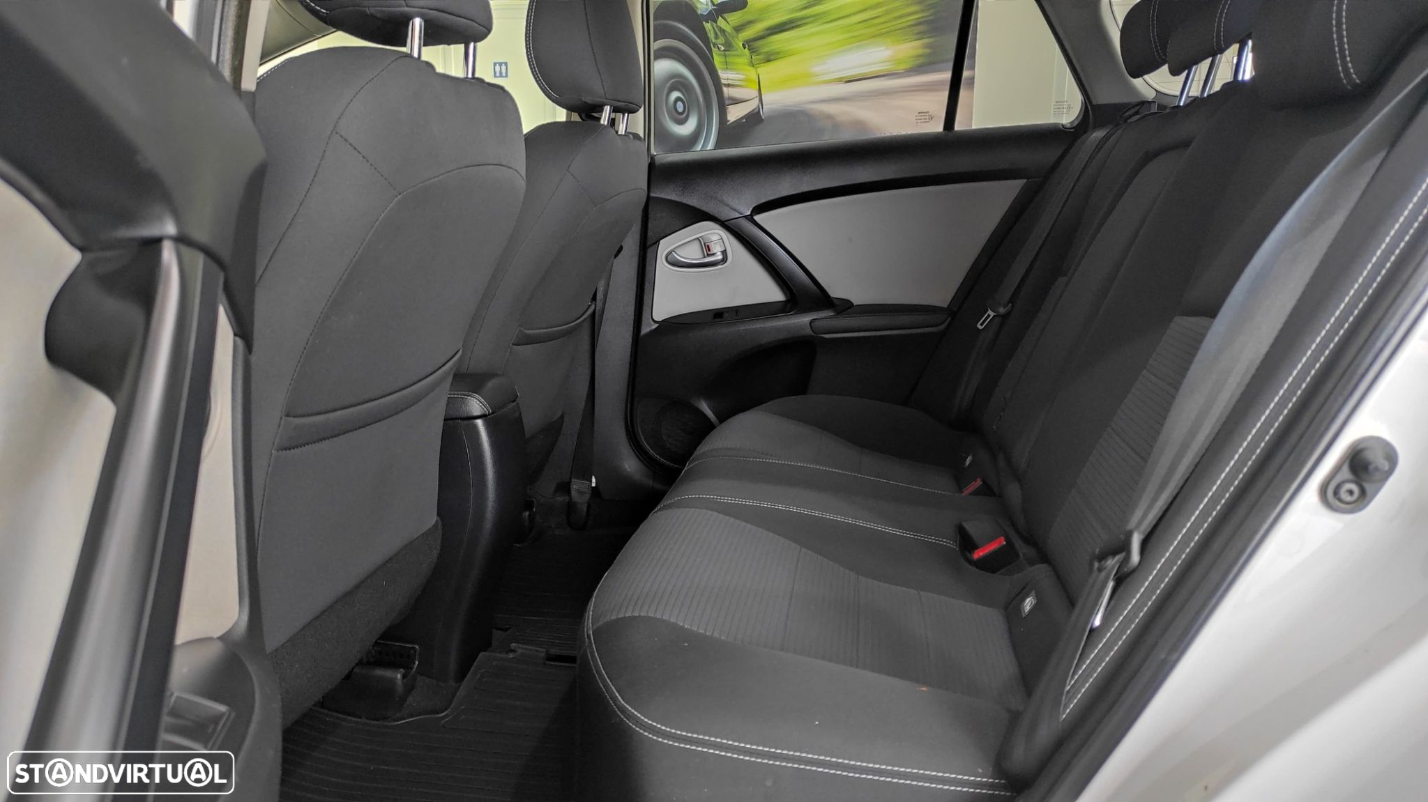 Toyota Avensis Touring Sports 2.0 D-4D Exclusive+GPS - 18