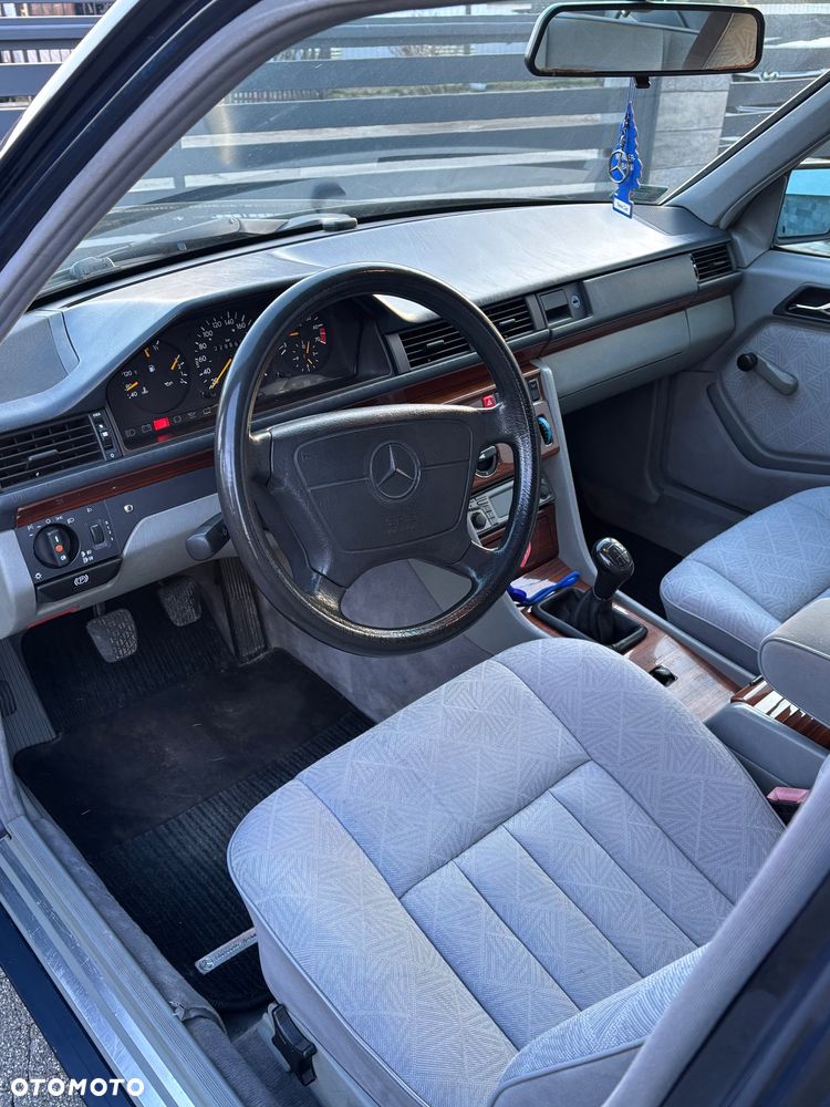 Mercedes-Benz W124 (1984-1993) - 25