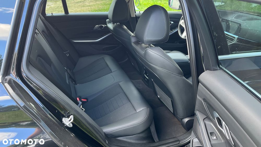 BMW Seria 3 320d Sport Line sport - 24