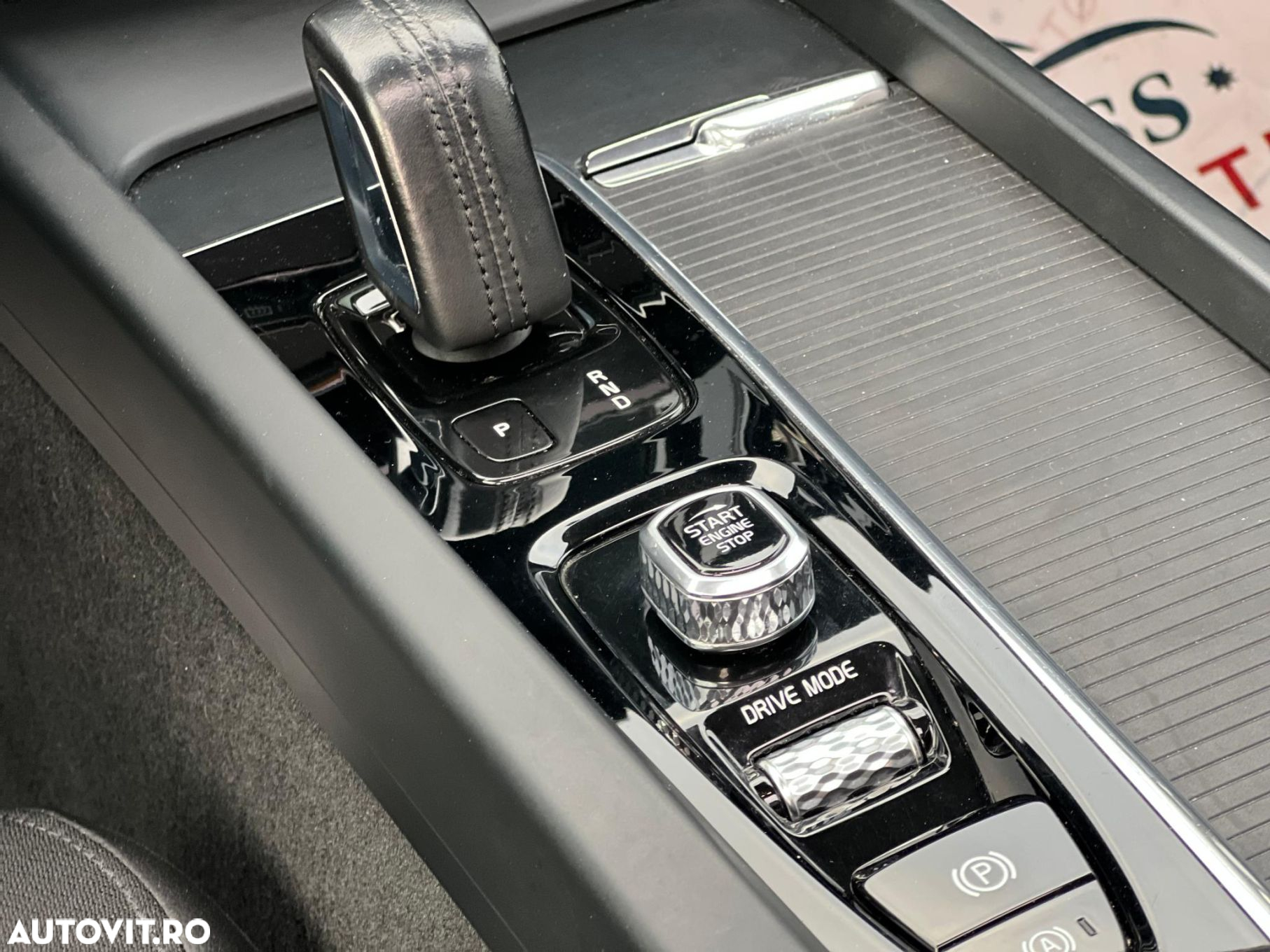 Volvo XC 60 T8 Twin Engine AWD Momentum - 23